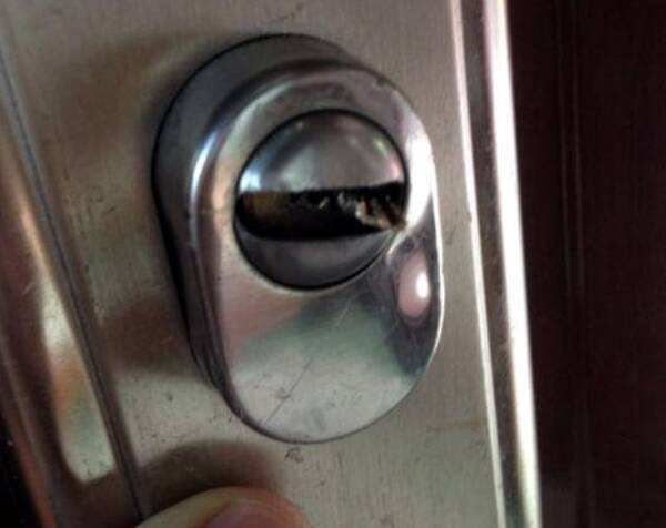 钥匙折在锁里怎么办？教你取断钥匙！